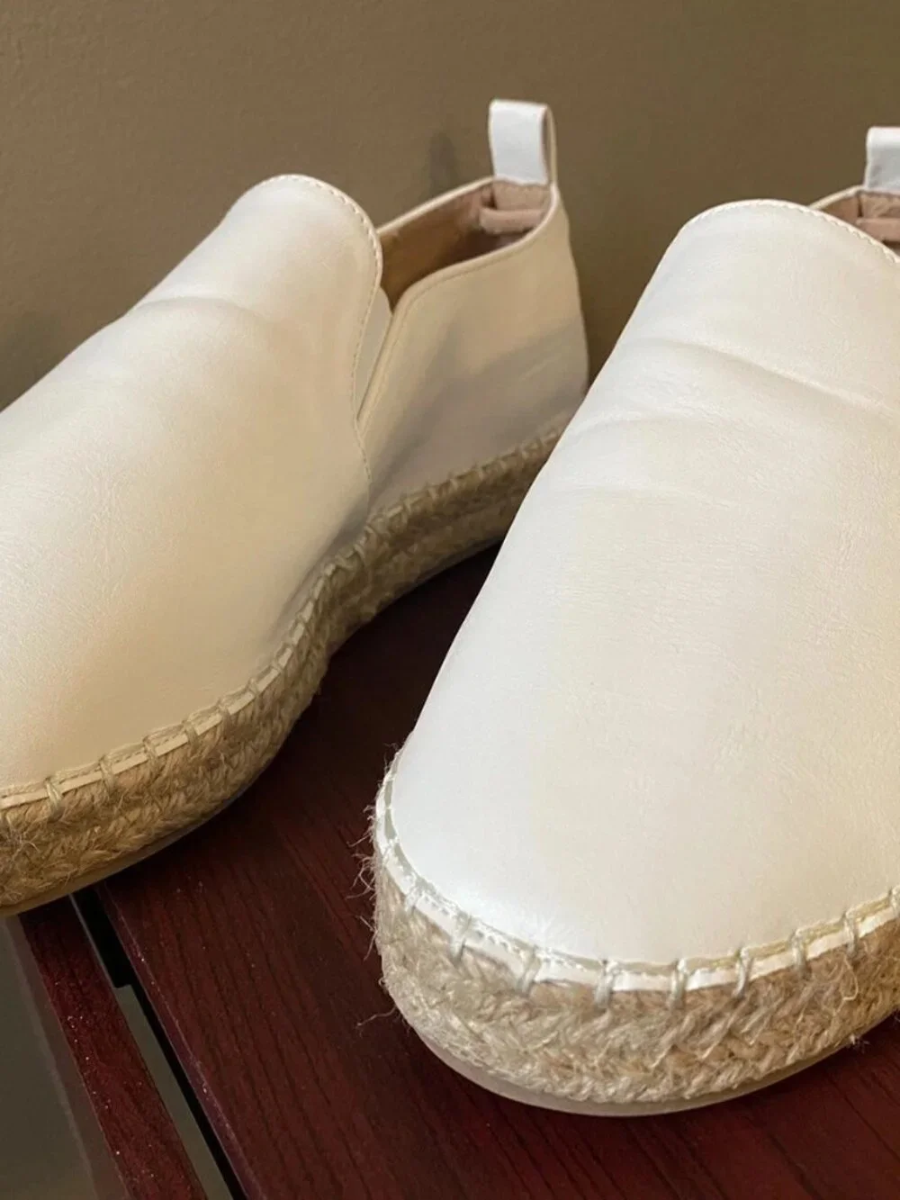 Charlotte Russe Espadrille Slip On Flats/ Shoes Rocky White Faux Leather Size 8 - Picture 3 of 5